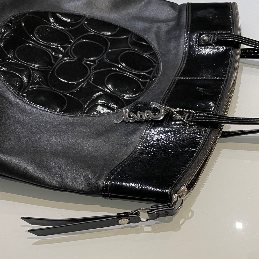 Authentic COACH Laura Circle Signature Black Leather Bag / Purse / Tote - LARGE - Picture 10 of 16